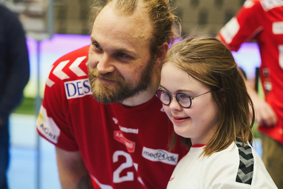 ehfcl's tweet photo. #ShowtimeForHappiness 😁 Happy League is a project that brings handball to children with special needs. Also known as “The happiest league in the world.”

Want to know more about the HappyLeague 📝? https://t.co/rrX1IxPVNa

📹 Full video here: https://t.co/HjiN2kfShn https://t.co/oWcEbYXzpW