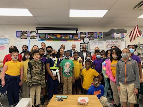 Hillsedufnd's tweet photo. This just in from our #EIE2022 #SurprisePatrol: Bernadette London @HCPSlomax is a Finalist for the Ida S. Baker Diversity Educator of the Year Award! Congrats, @bernade37110547!🎉 You can register for our fun-filled event on 1/20/22 at https://t.co/EHaHwAlbds. https://t.co/6z4juxNXkE