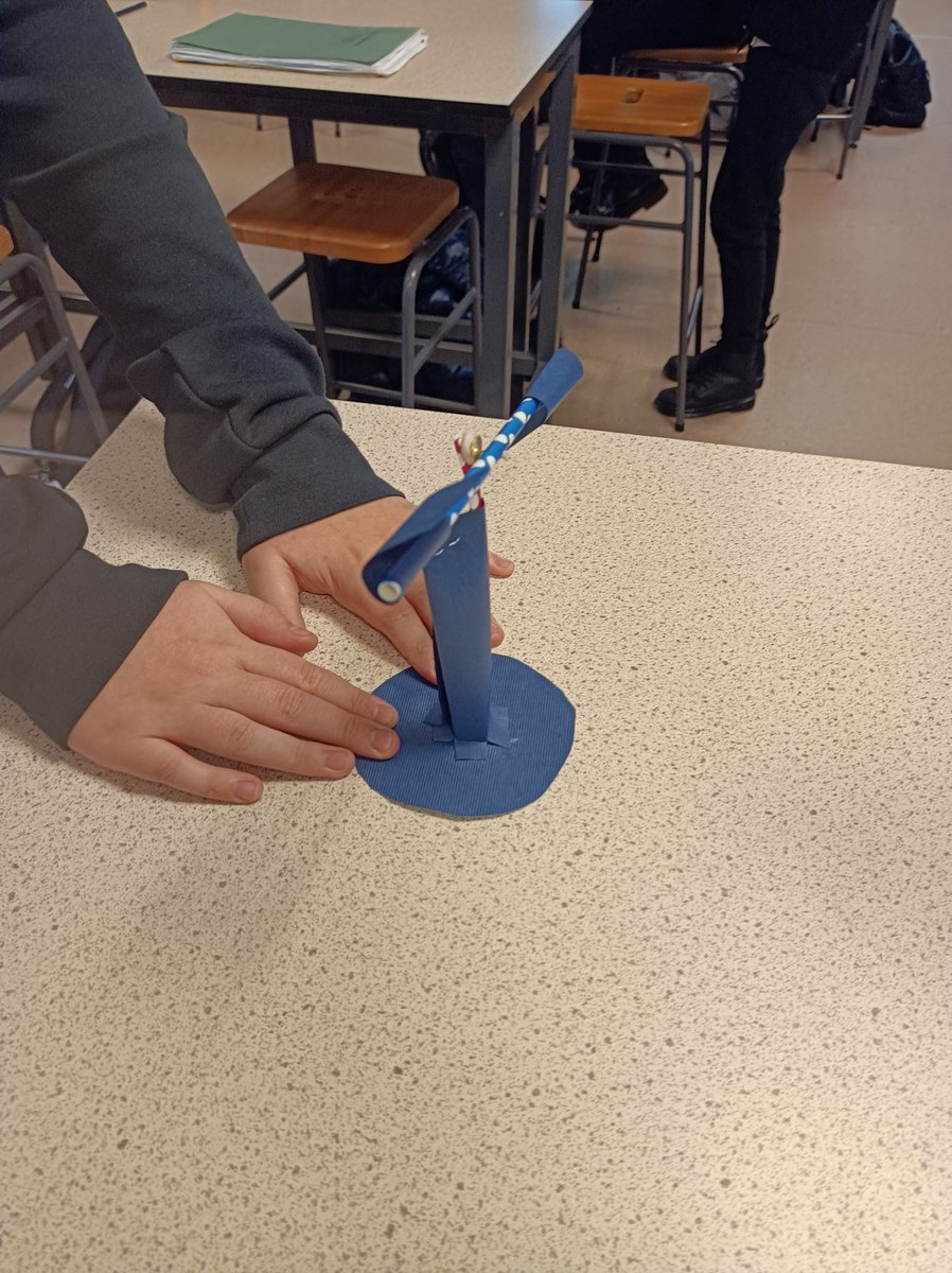 MrsBappoo's tweet photo. S1 Science exploring ways to generate electricity without using fossil fuels by making our own windmills! #GreenEnergy #creative @BxaScience @BanffAcademyBXA https://t.co/acuFyZFIjt