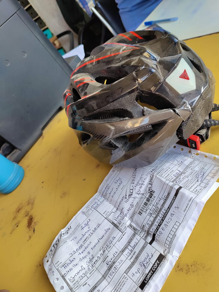 cycle_walaa's tweet photo. hello sir i am a cyclist from haryana amd i book my cycle and helmate from madurai to rewari haryana .i found my cycle handle nd halmte tottaly damage resolve my poblam sir 
contct 9053336666 https://t.co/1L8zkezujS