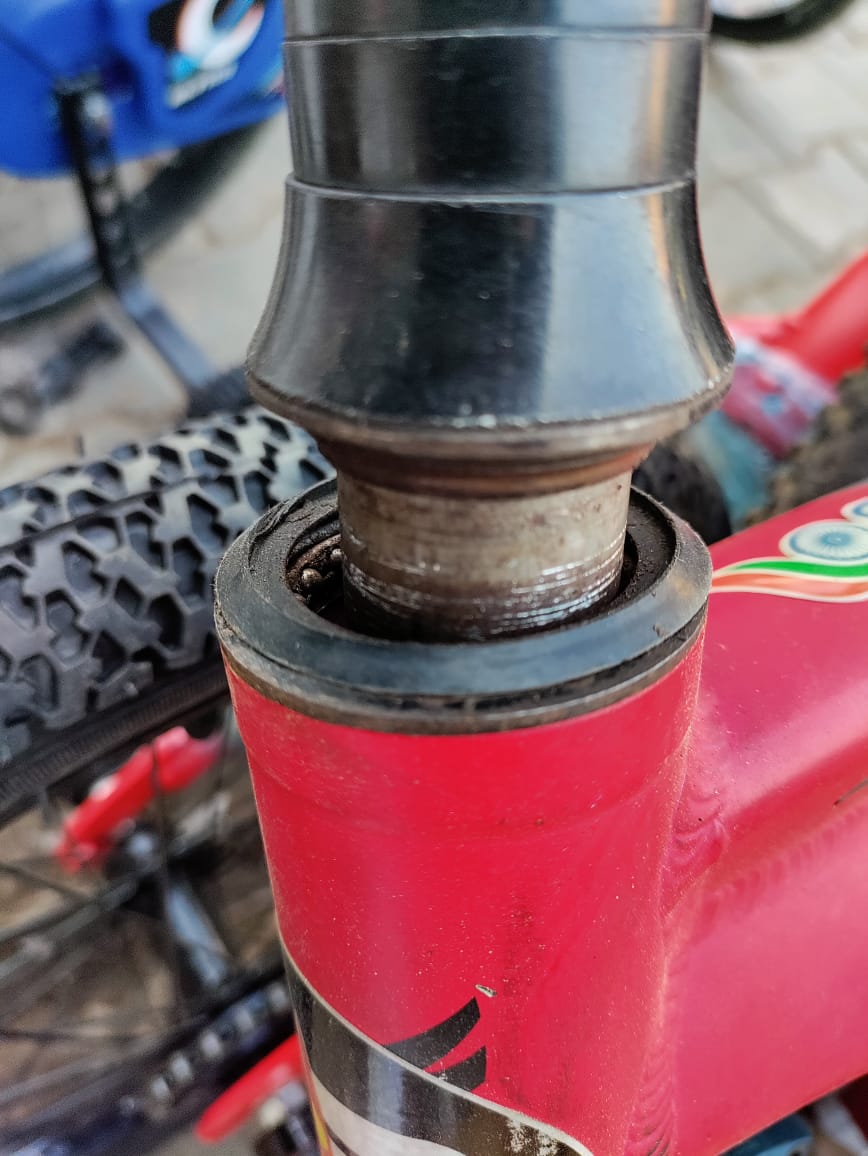 cycle_walaa's tweet photo. hello sir i am a cyclist from haryana amd i book my cycle and helmate from madurai to rewari haryana .i found my cycle handle nd halmte tottaly damage resolve my poblam sir 
contct 9053336666 https://t.co/1L8zkezujS