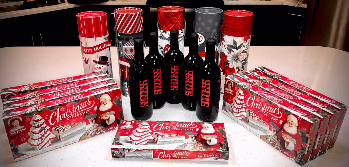success_wine's tweet photo. #Happyholidays from Success Beverages #redwine 🍷 is good for the blood 🩸 get you a bottle right now at https://t.co/c3GcXDVA5X 2 of my favorites #BloodyRedWine and Little Debbie #Christmastrees #success #successmindset #wine #SuccessWine #winetiktok #winefacebook #winetwitter https://t.co/mnjP7Rzq9P