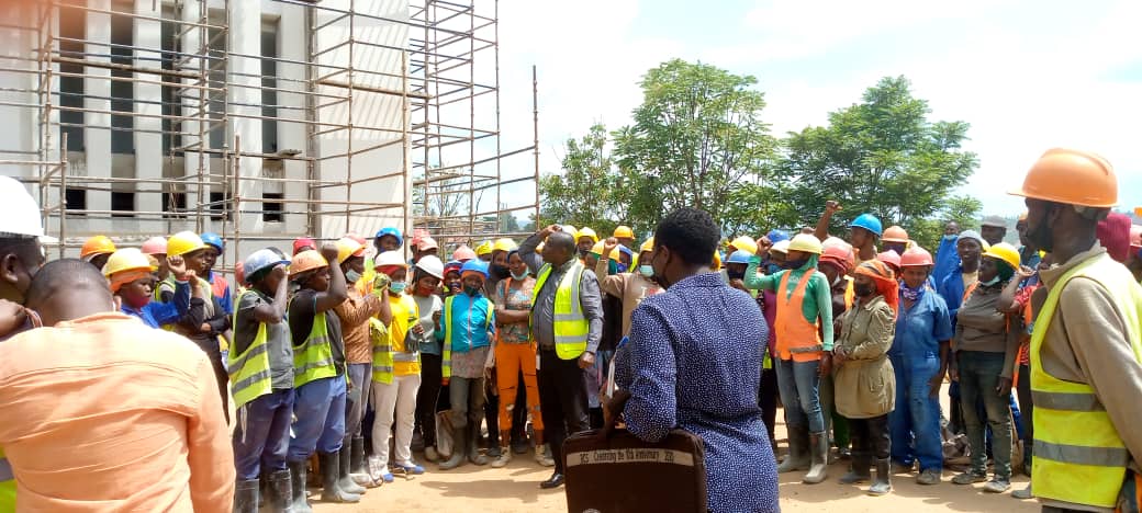 stecoma_rwanda's tweet photo. STECOMA ku bufatanye na REAL CONTRACTOR, iri mu bukangurambaga ku bijyanye n'uburenganzira bw' umukozi: Kwishyurira Abakozi kuri banki, Amasezerano y'akazi n'Ubuzima n'umutekano ku Kazi. https://t.co/MHHpSuKMou