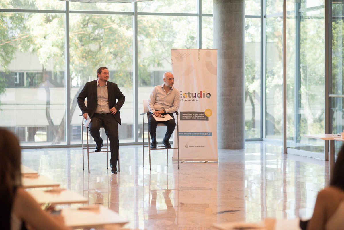 fresnicoff's tweet photo. Hoy junto a @horaciorlarreta le dimos la bienvenida a los primeros becados de #IntercambioFederal de #EstudioBA. Gracias a las universidades que nos acompañan para hacerlo posible, y a todos los chicos que eligen Buenos Aires para continuar sus estudios. https://t.co/SyvCjh5tEZ