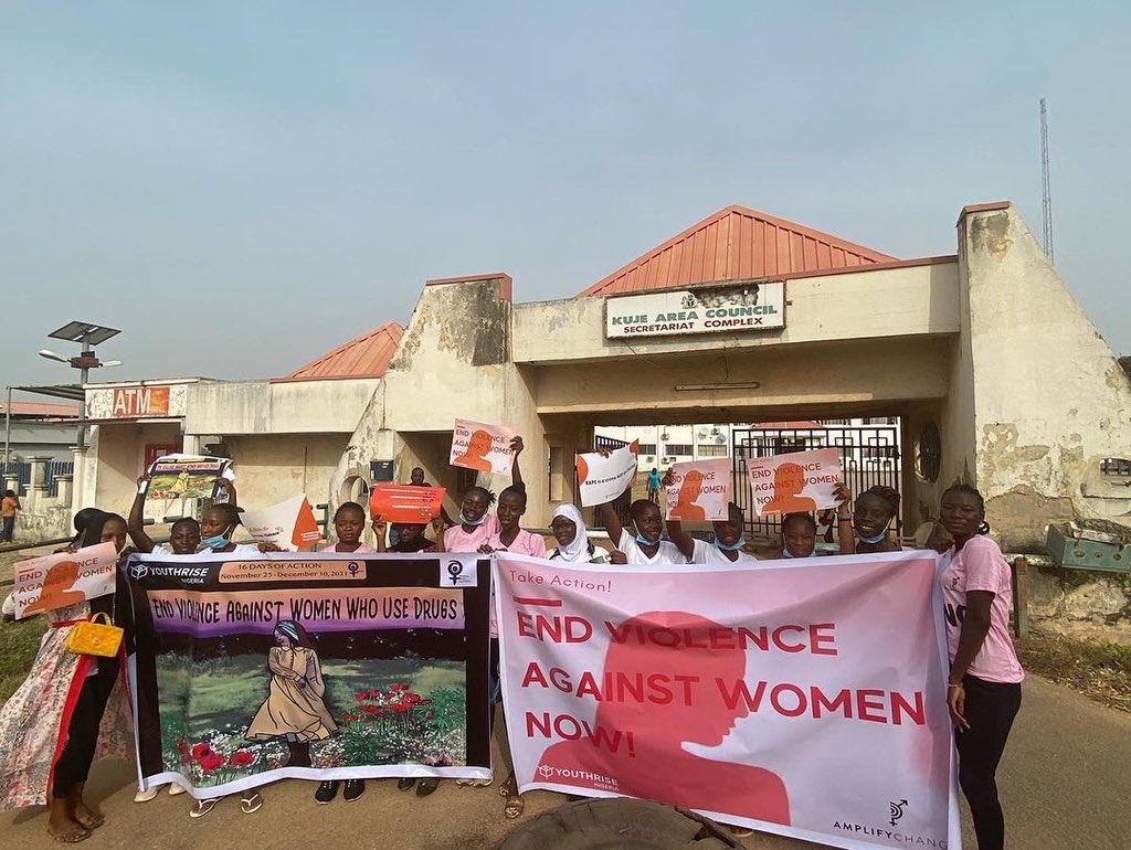 YouthRISE_NG's tweet image. The #RoadWalk to #EndGBV involved young people &amp;amp; members of the Kuje Area Council Sexual Violence Prevention Committee. The community amplified the impact of #GBV on adolescent girls &amp;amp; young women including those who use drugs, to demand effective responses to #endgbv.