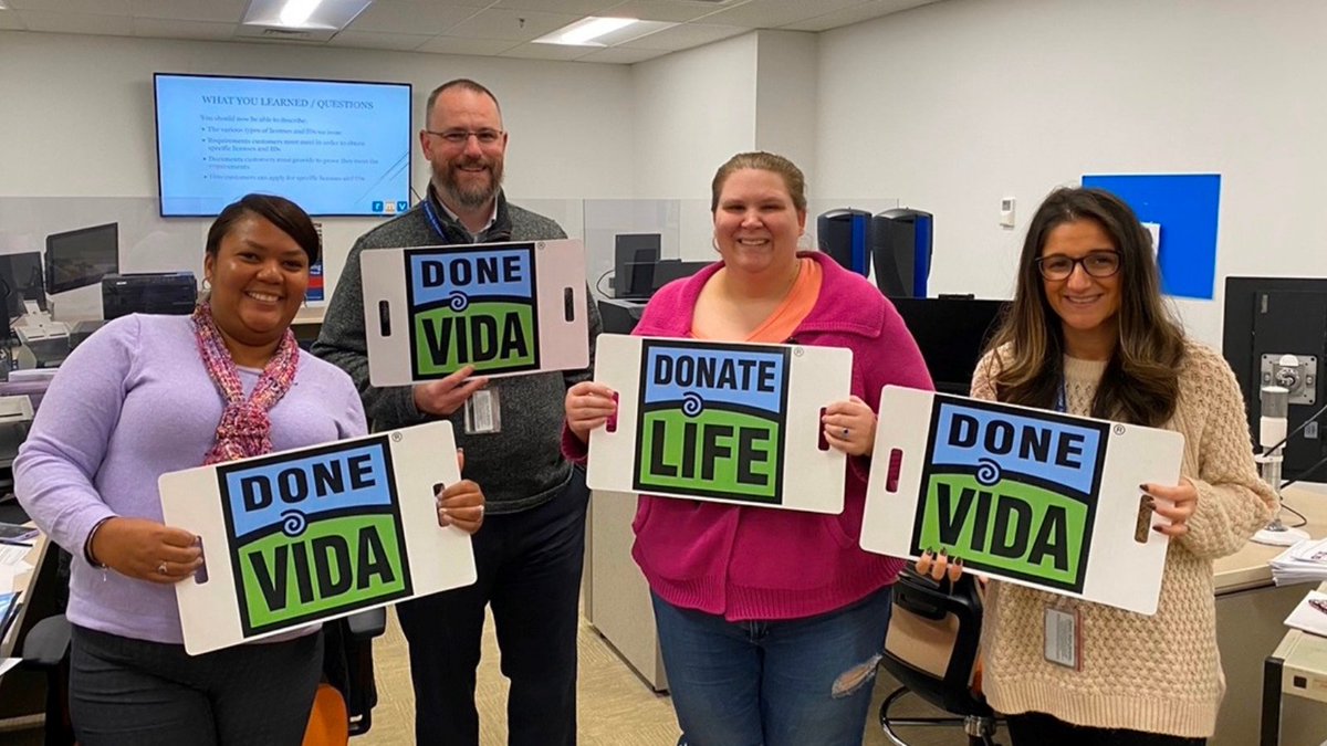 NEDonorServices's tweet image. Thank you @MassRMV for having us to help onboard this great group of new RMV staff! Your role in helping the public register as lifesaving organ and tissue donors is critical to our mission of saving and healing lives through donation. #DonateLife #DoneVida #CheckYES ✅ #OPOs