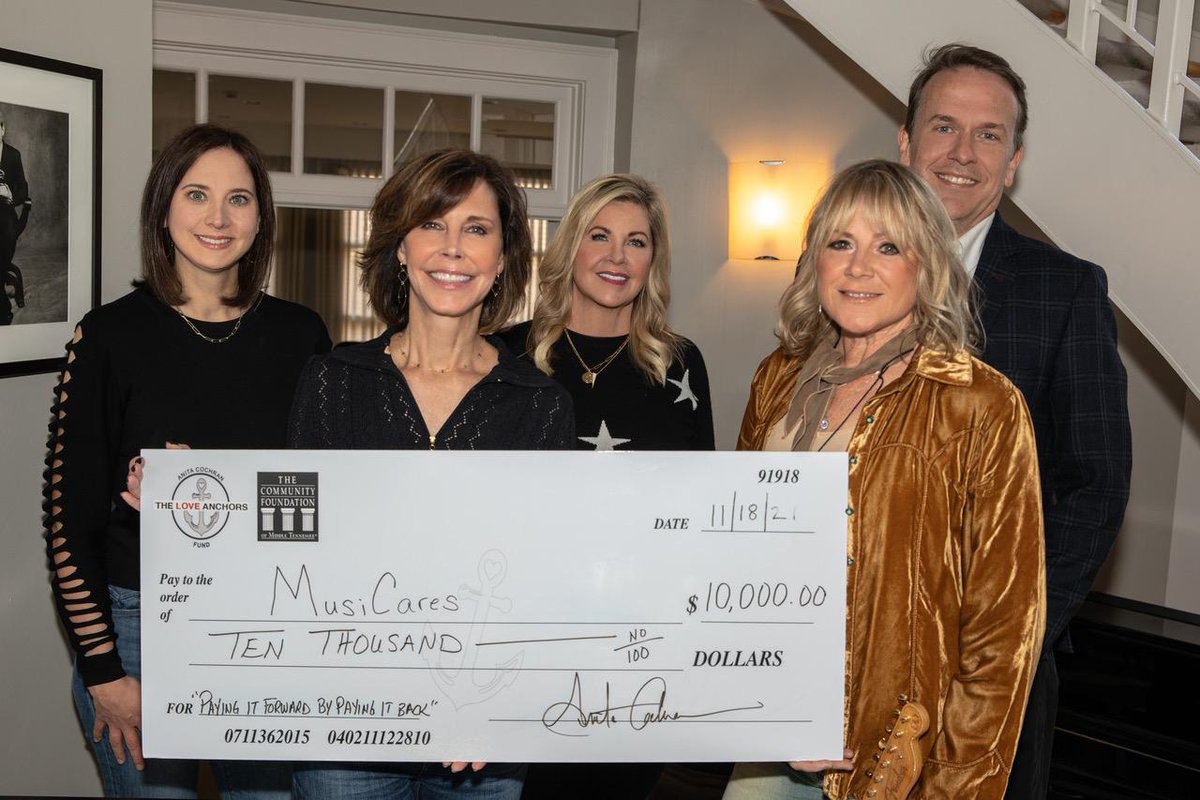 straybranchprod's tweet photo. Country artist @TheAnitaCochran continues her mission of “Paying It Forward by Paying It Back” to #musicares @RecordingAcad @theboot @SoundsLikeNash @countrydailywwo https://t.co/6G1H9fDBBJ #theloveanchorsfund #givingback @CFMT https://t.co/5m8TVC76MU