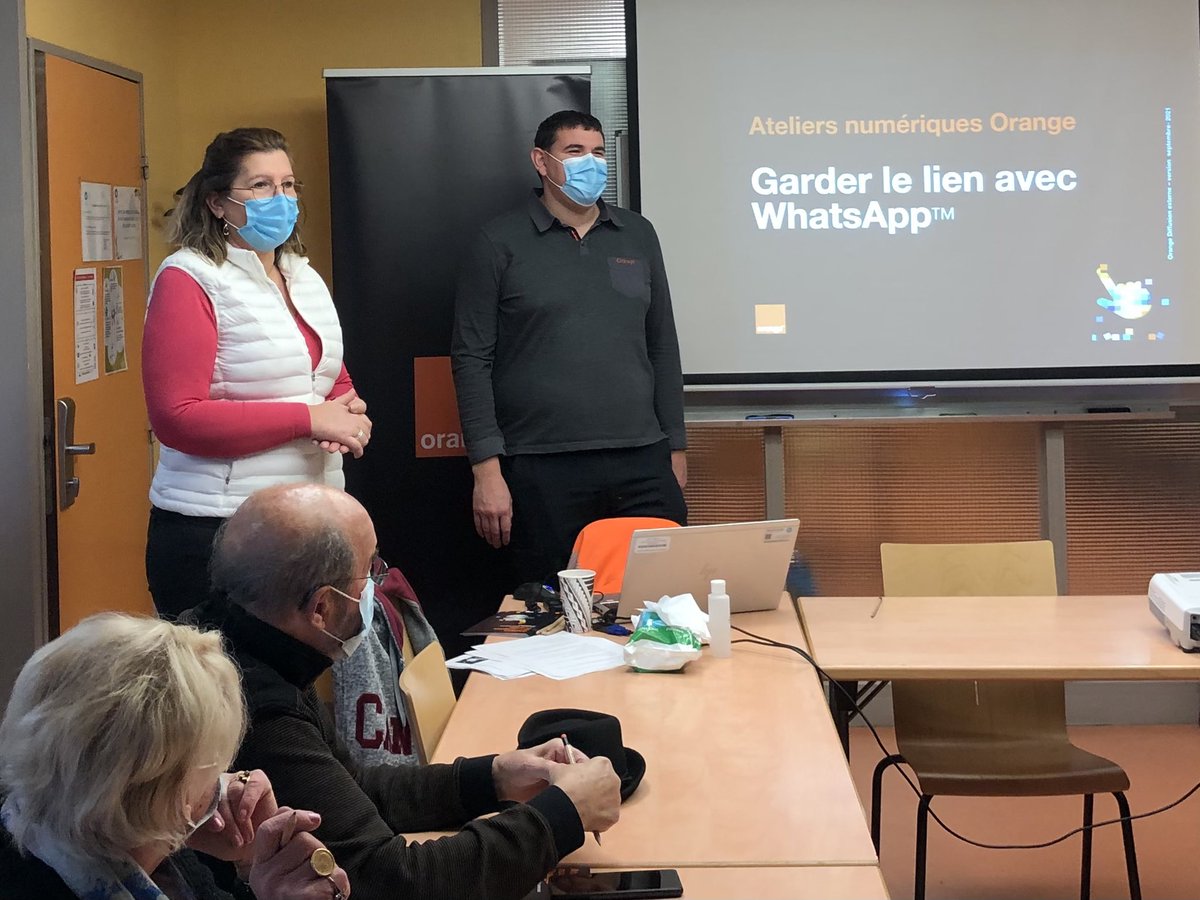 EmmanuelLagler's tweet photo. Dernières sessions des #ateliersnumeriques pour l’association Arts Loisirs et Culture de @VilledeReims ✅
@sosomarteau et @Anthony_G51 vous aident à garder le contact avec vos proches avec l’application #WhatsApp.
Un grand 🙏 pour votre confiance.  
#inclusion @OrangeGrandEst https://t.co/Hy9IawcPIG