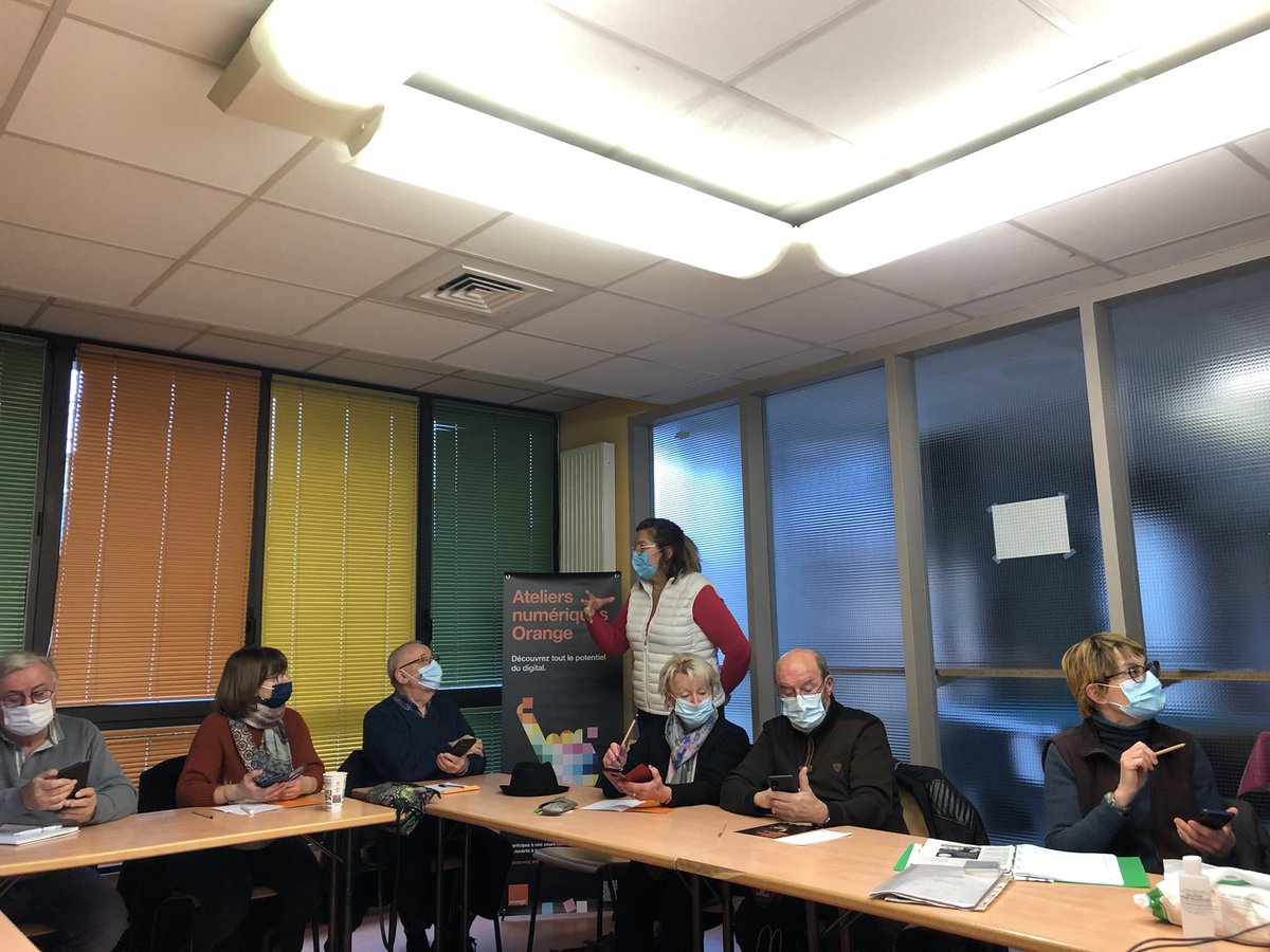 EmmanuelLagler's tweet photo. Dernières sessions des #ateliersnumeriques pour l’association Arts Loisirs et Culture de @VilledeReims ✅
@sosomarteau et @Anthony_G51 vous aident à garder le contact avec vos proches avec l’application #WhatsApp.
Un grand 🙏 pour votre confiance.  
#inclusion @OrangeGrandEst https://t.co/Hy9IawcPIG