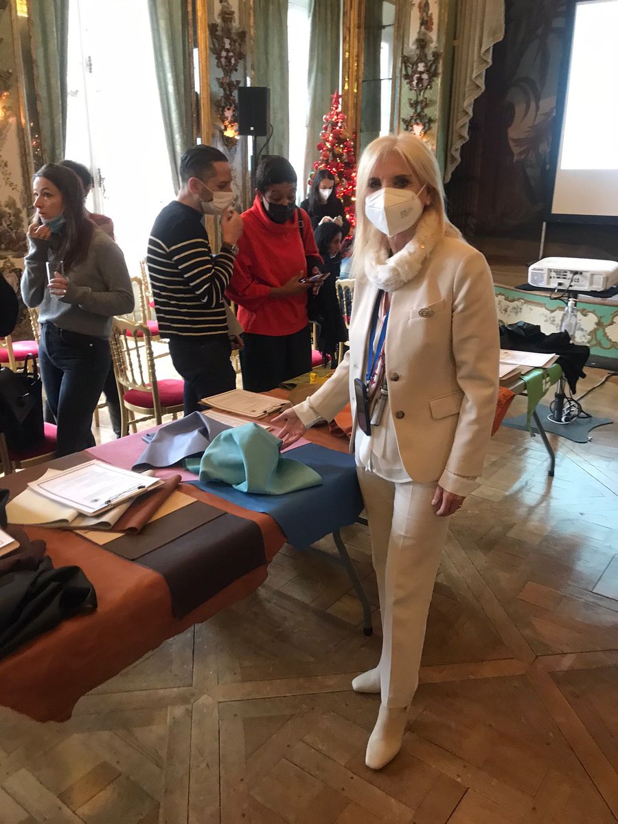 ItalyinFrance's tweet photo. L’Ambassadrice Castaldo avec La Directrice Générale de @unicitalia Fulvia Bacchi pour la présentation à l’Ambassade à Paris avec @ITAParigi_ de la prochaine édition du Salon @lineapellefair qui se tiendra à @FieraMilanoSpa en février #MadeinItay #export @ItalyMFA @ITAtradeagency https://t.co/GUrugLpEoP