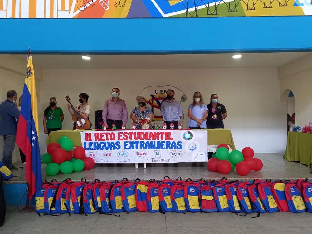EMcbo9's tweet photo. Zona Educativa Zulia MSc. Zendy Burgos, se llevó a cabo el *II Reto Estudiantil de Lenguas Extranjeras 2021-2022* en su Fase Estadal, en la UEN Manuel Segundo Sánchez de la Red Intercircuital Maracaibo 9. 
Con total éxito nuestras , mostraron sus trabajos y creatividad. https://t.co/qSuuBy0Ik2