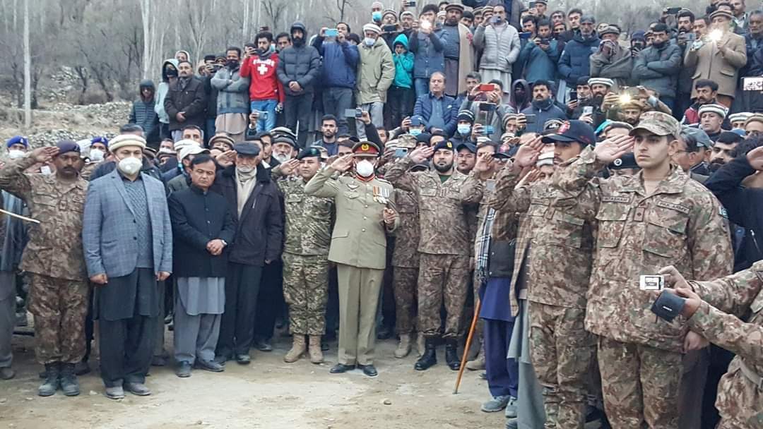 NliOfficial's tweet photo. Hunza : Matyr Major Irfan was buried in Hunza, Ganish with the heaviest hearts of his family who couldn’t even say goodbye to their loving and brave son. https://t.co/yurh0s4cib
