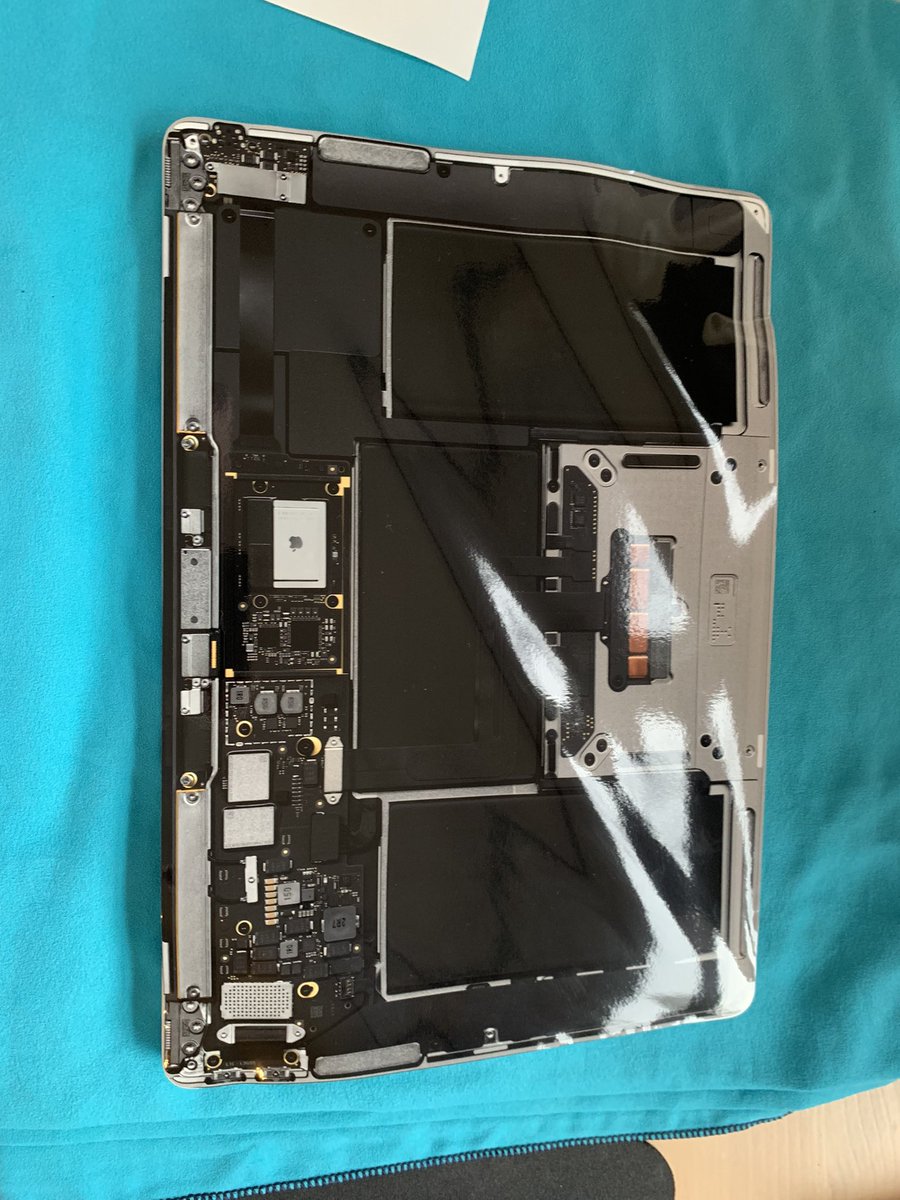RoadtrainPowah's tweet photo. @dbrand I’ve been trying for an hour to get this right, there’s no way this is the right size for my MacBook Air… skin seems either crooked/too big/both https://t.co/3JKqW0tm0r