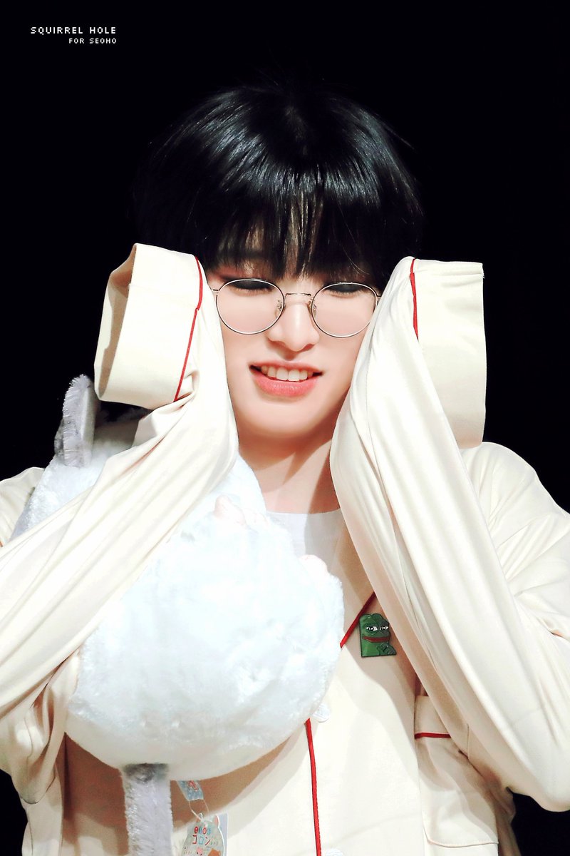 SquirrelHole67's tweet photo. 211205 메이크스타 팬싸
ෆ 모에소매 ෆ

#서호 #SEOHO #원어스 #ONEUS https://t.co/VbyCT7f5me
