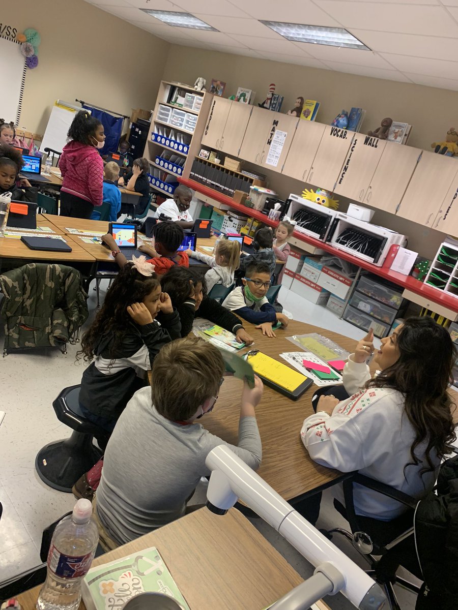 Guided Reading time with Ms. Terrazas☺️ @pasemann2020 #thisistaylorisd