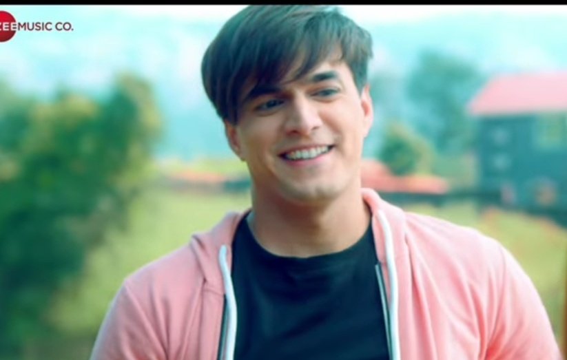 That's innocency on his face and his million dollar smile.
MASHA ALLAH!
@momo_mohsin love your performance handsome khan. 
NAINON FT MOHSIN KHAN
#NainonKaYeRonaJaayeNa