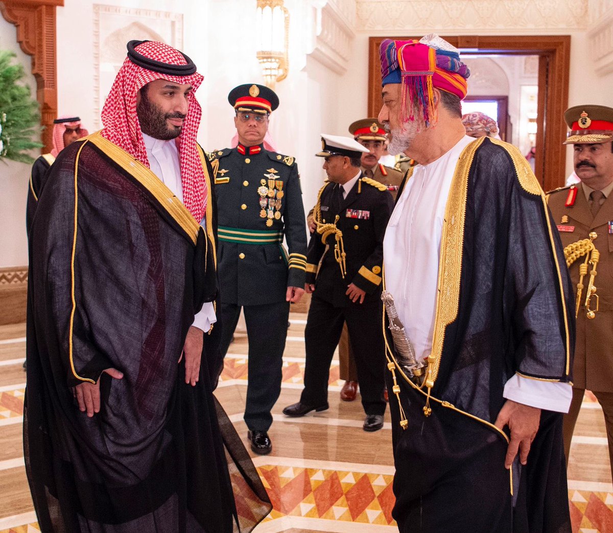 عاجل 🔴 
.

.
سمو ولي العهد الأمير محمد بن سلمان يغادر مسقط ويتوجه إلى أبوظبي ثاني محطات جولته الخليجية.
-