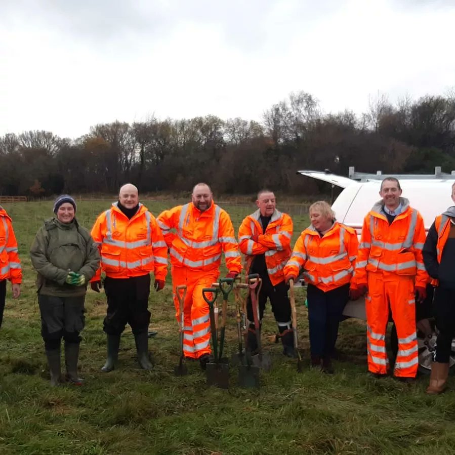 Despite our tree planting event being cancelled last week 😭 we still got plenty done at Dee Park.
🌳Hywel Dodd from Llais y Goedwig and staff from Engie braved the elements to plant trees on Wednesday. Flintshire Coastal Rangers also donated wild flower mats for the pond edge.