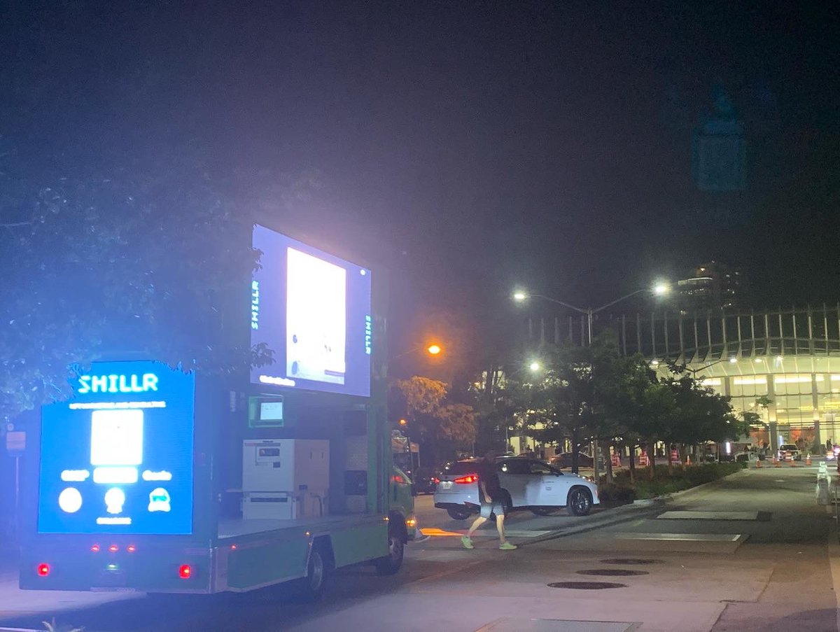 ilumads's tweet photo. ⬆️ ⬆️ and away #mobilebillboardtruck #mobilebillboard For nationwide booking, contact #teamilum at 1-833-344-ILUM https://t.co/1VvlXZdqcg