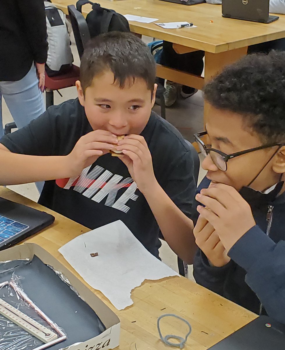 PawlingCSD3's tweet photo. Pawling Middle School, From Mr. Vass' seventh grade students - "Here we are making our s'mores in the student constructed solar ovens and then enjoying our hard work by eating the s'mores." https://t.co/dv3wQHkk1R