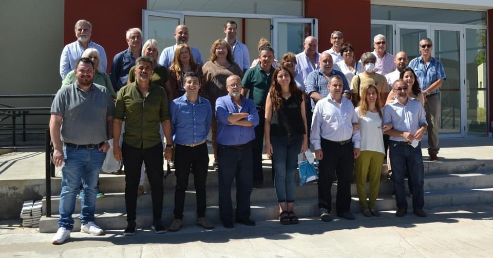 basicasunvm's tweet image. La decana de #BásicasUNVM, @caro_morgante, participó de la reunión convocada por #CONADEV en la @uneroficial 

Durante el encuentro, trabajaron en la elección de autoridades de la entidad, nuevo estatuto y estándares para los planes de estudio de las carreras de Veterinaria🤝