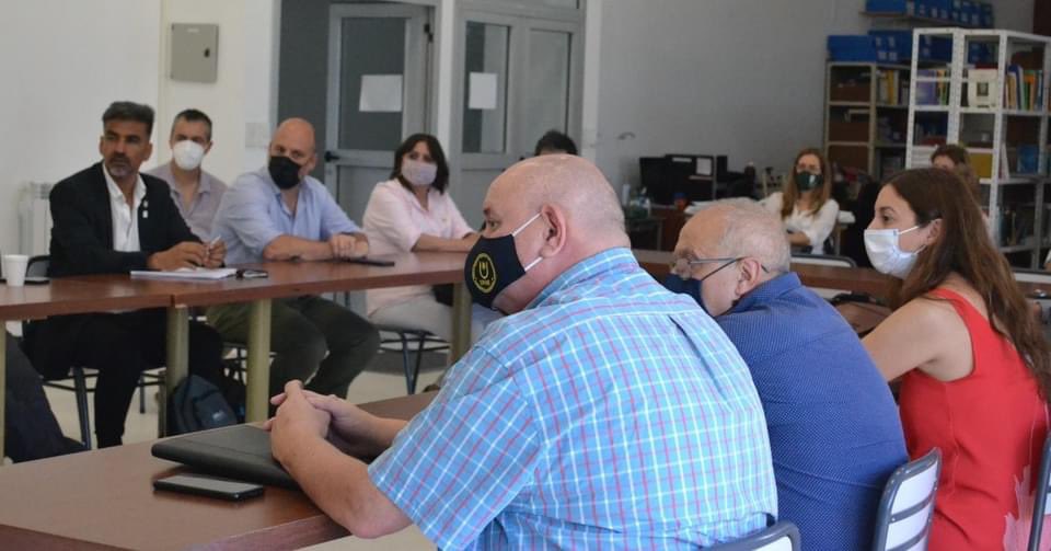 basicasunvm's tweet image. La decana de #BásicasUNVM, @caro_morgante, participó de la reunión convocada por #CONADEV en la @uneroficial 

Durante el encuentro, trabajaron en la elección de autoridades de la entidad, nuevo estatuto y estándares para los planes de estudio de las carreras de Veterinaria🤝