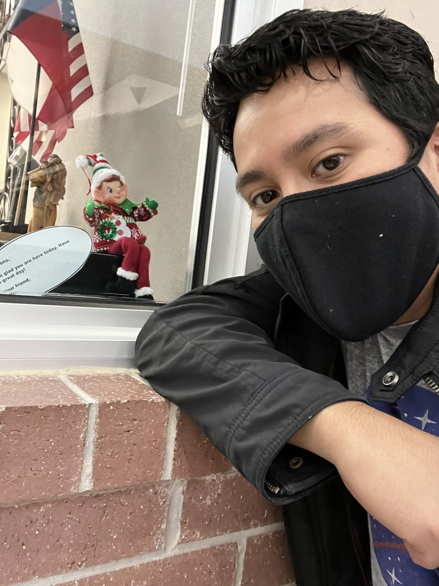 GarzaClass's tweet image. So close, yet so far away…@MRobinsonElem #selfiewithelfie