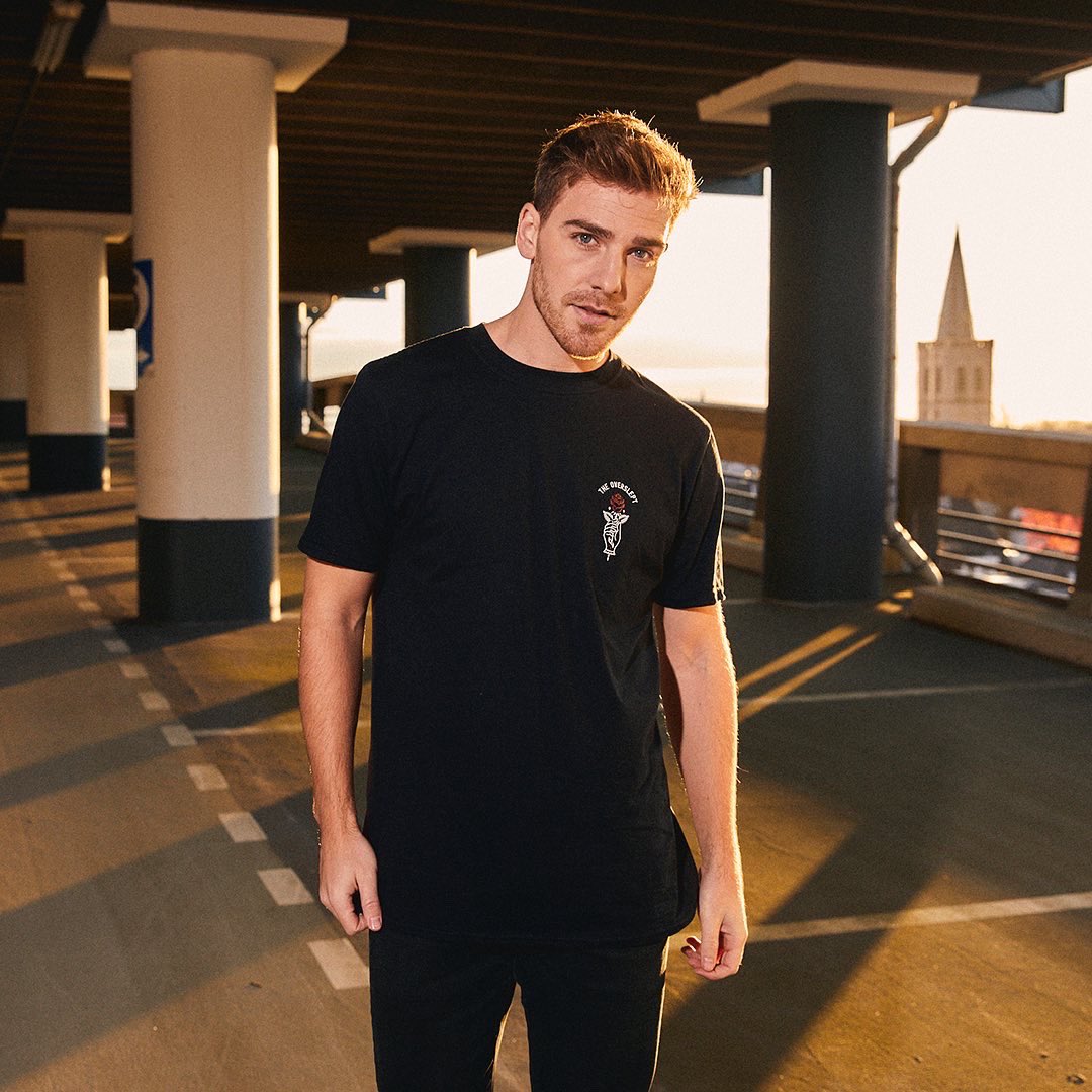 NEW MERCH! 😱😱😱

Head on over to our website and take some of it off our hands. Buy a friend or yourself a gift for the holidays and support us in the process. ♥️🎁 

TheOverslept.com

📸: <a href="/marynhaertel/">MARYN | Photographer</a>