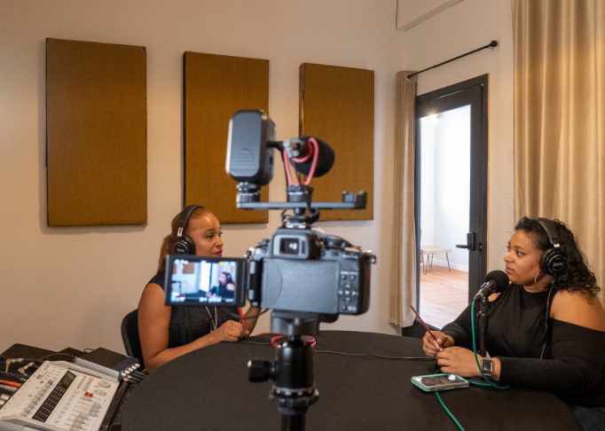 AtlantaCoworkA's tweet photo. Check out the @tnjcommunity Creative
Studio! #Podcasting is a convenient and effective way
for small business owners to communicate.
@tnjcommunity allows you to do just that! Learn more
at their website, https://t.co/xzu1tykkhI for more! https://t.co/ZznyJIVf13