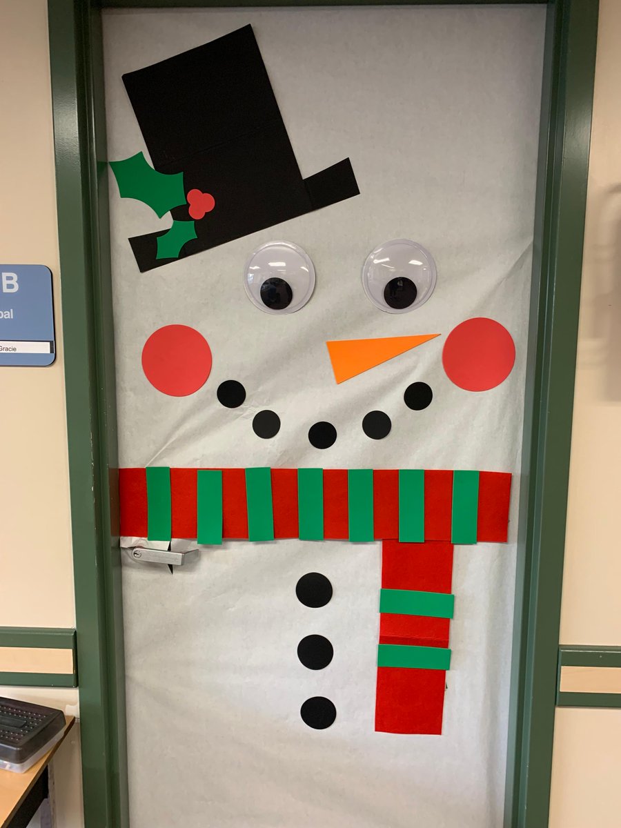 LangleySchools's tweet photo. Parkside Centennial Elementary PAC donated their time to help decorate the doors of each classroom. Thank you to all PACs for your generosity, care, and cheer throughout the year! #MySD35Community #SD35DaysofGiving https://t.co/mG9CaJyWV3