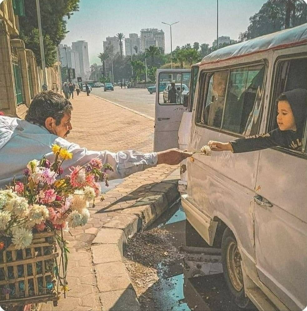 Kim bilir, belki habersiz olduğumuz bir dua kurtaracak bizi.
Belki de gizli verdiğimiz bir sadaka...
Kim bilir belki de bizi seven bir dostumuzun Allah'tan dilediği bir temenni kurtarır bizi...