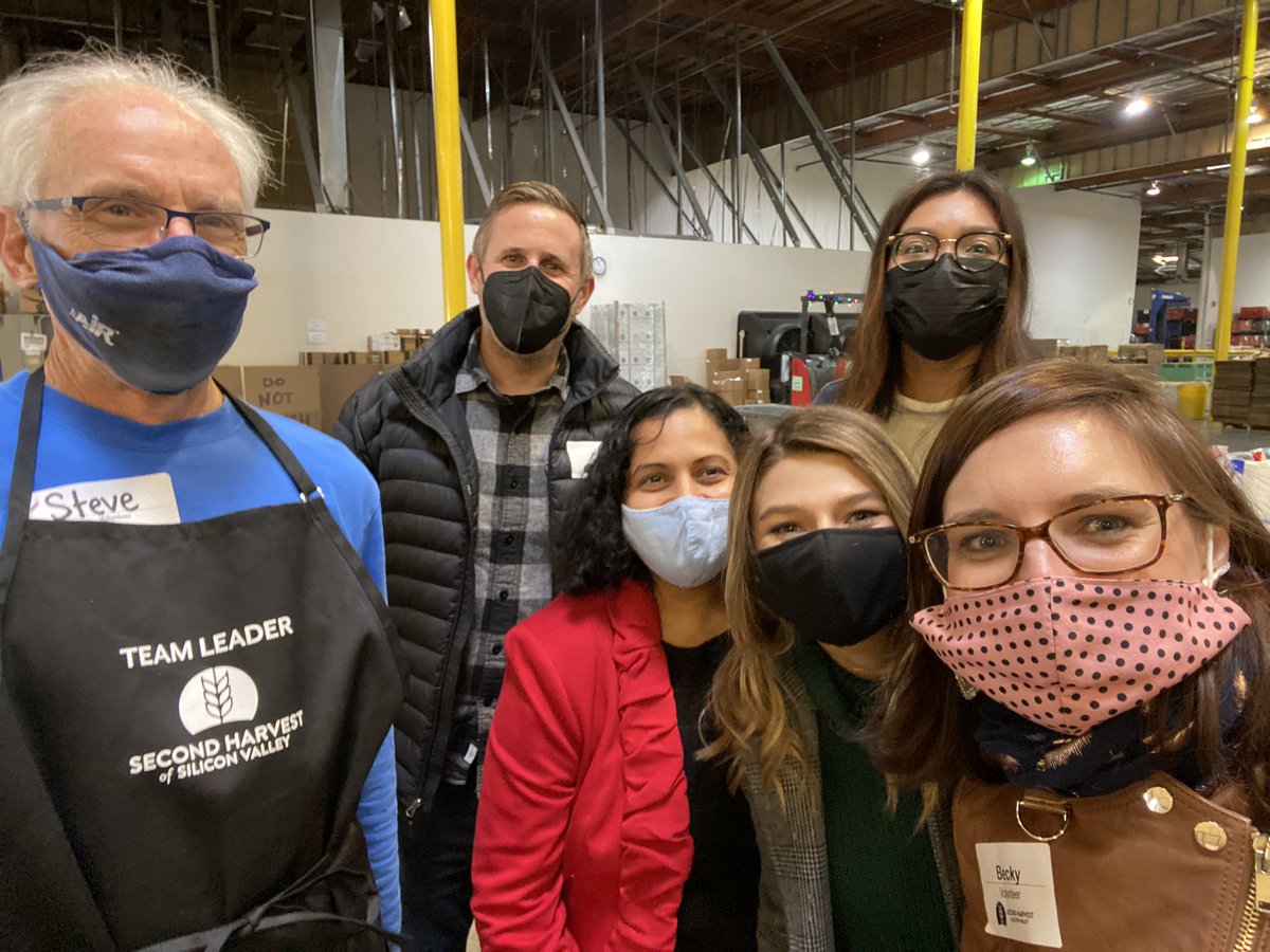 BecStraker's tweet photo. Great time volunteering at @2ndharvest with the @confluentinc comms team. #LifeAtConfluent https://t.co/K6xT1HvdB7