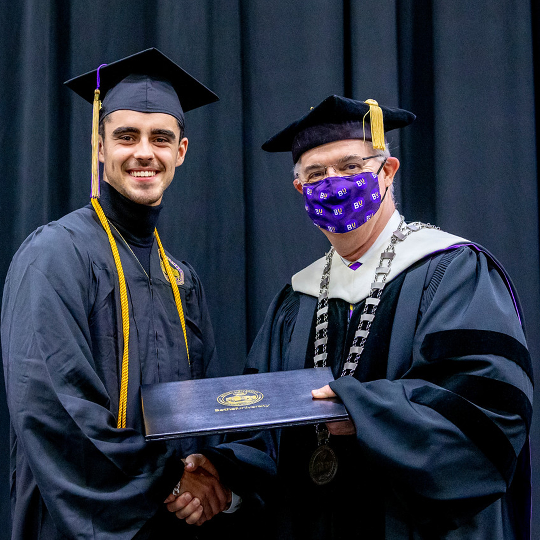 BethelUCPS's tweet photo. Commencement photos are here! To download your free prints: 

1. Go to our gallery: https://t.co/LfnE7x6yvc

2. Click the download arrow. 

You can also customize and order a print to your specifications by clicking on any of the purchase options. Congratulations! https://t.co/2ZNImOiT3E