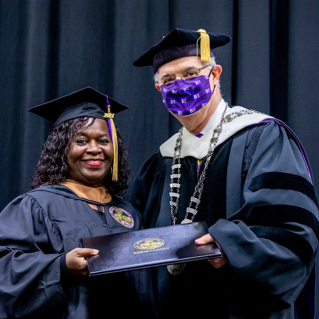 BethelUCPS's tweet photo. Commencement photos are here! To download your free prints: 

1. Go to our gallery: https://t.co/LfnE7x6yvc

2. Click the download arrow. 

You can also customize and order a print to your specifications by clicking on any of the purchase options. Congratulations! https://t.co/2ZNImOiT3E
