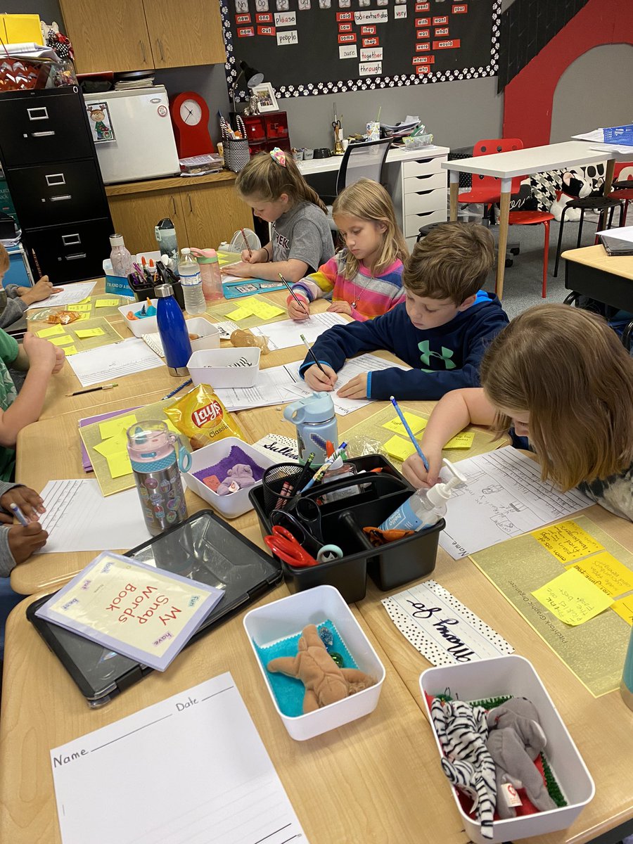 caninecuties's tweet image. ✅ 2nd graders planned opinion pieces yesterday and today they are working on writing interesting hooks. @ccisdlearns @FergSailors #Elementarywriting