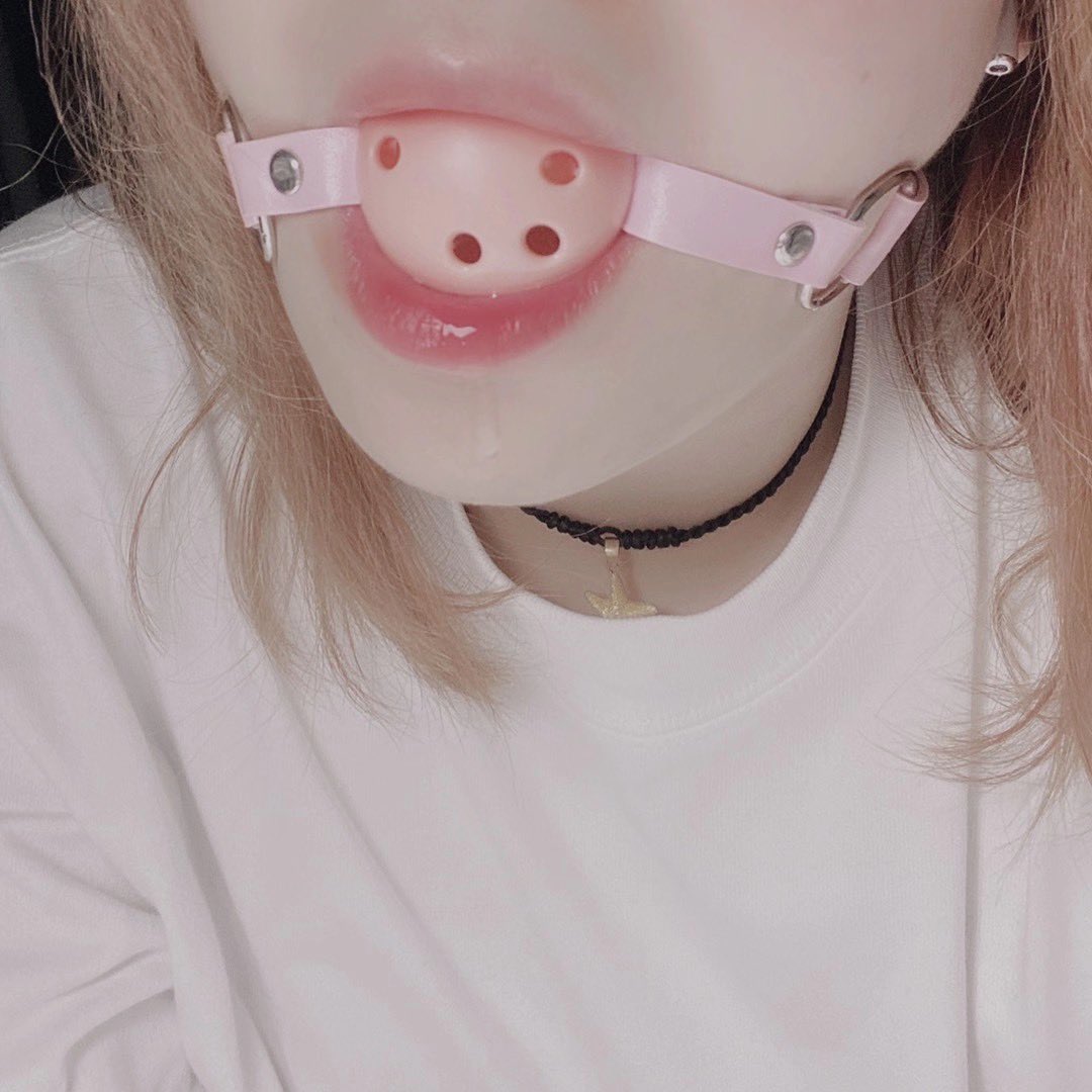 Axib1221's tweet photo. 口球果然不适合我们这种樱桃小口颞下颌关节紊乱并且唾液腺发达的人...口水止不住地淌啊...
（这照片之前被人盗用过，那还不如我自己来发）
#福利 #口球 #反差 #口水 #反差学生 https://t.co/qgbGSk9kNy