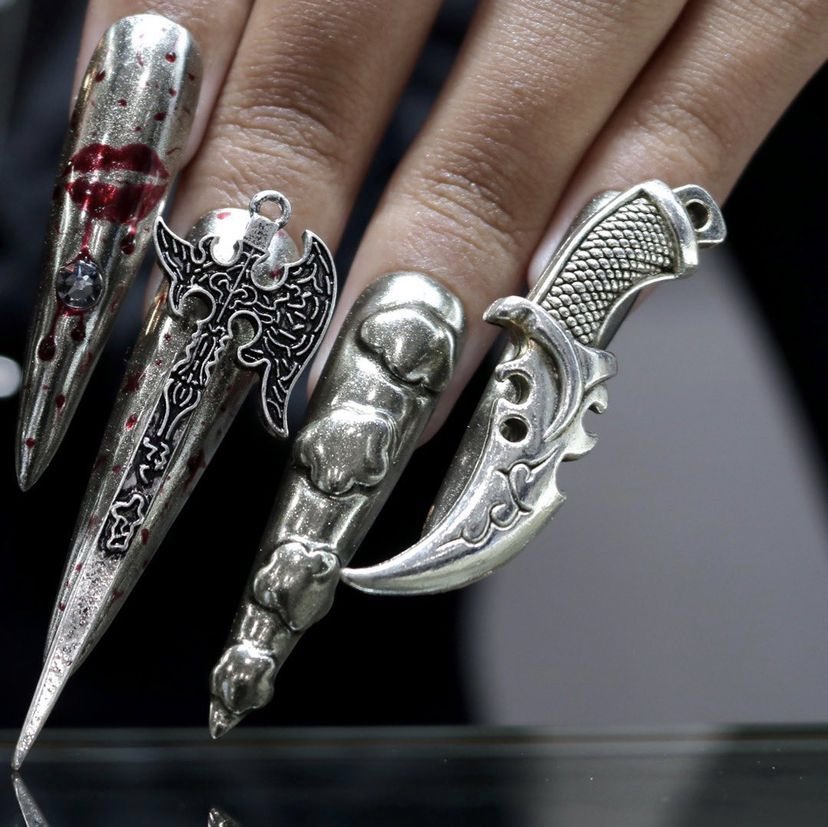 gobIinarchive's tweet photo. "knife party" by sculptedbysariyha on ig https://t.co/wjAAAu2dPb