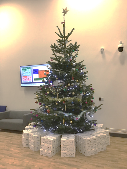 BentonParkSch's tweet photo. Once again our amazing school community has come together in support of the Rotary #ShoeBoxAppeal 🙏 Together we have packed a total of 99 boxes with gifts for those in need #spreadalittlehappiness https://t.co/0QyJl1eyYb