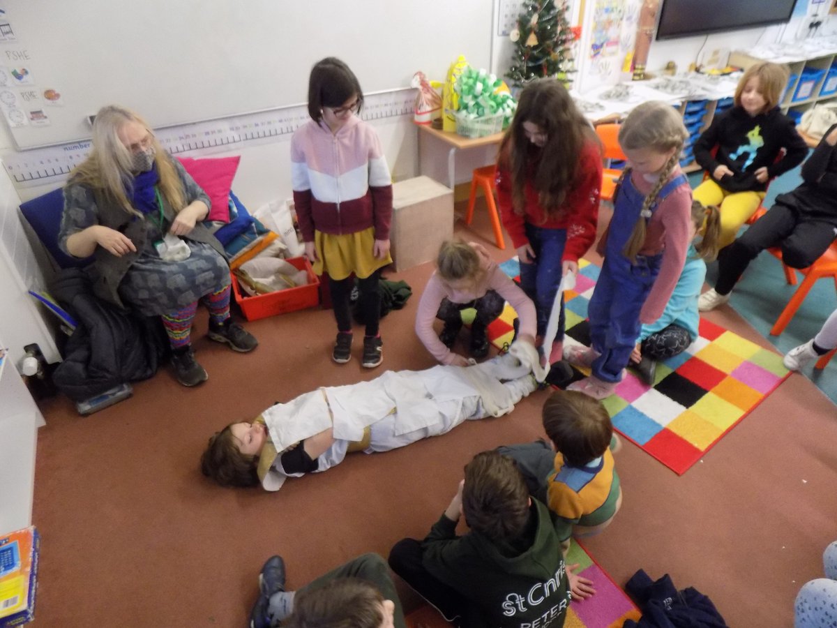 StChrisJunior's tweet photo. This morning Year 4 had a workshop on Egyptian burial traditions and Egyptian gods. The children pretended to be pharaohs, priests and more! #fgroup #mystchris https://t.co/PivedPN11p