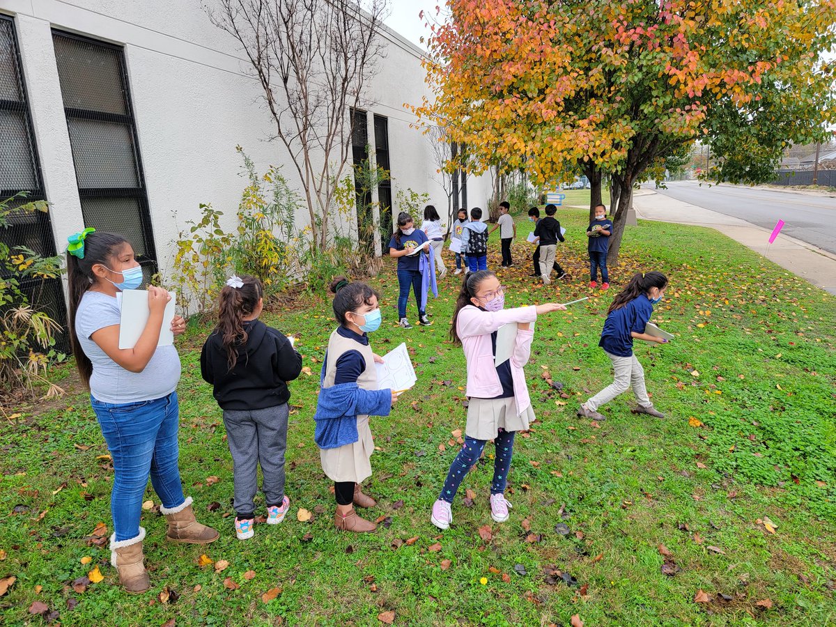 LDZ_FAM's tweet photo. 2nd grade taking a nature walk for inspiration for poetry writing. @LDZ_Principal #LDZ legacy https://t.co/HEI1ouwRZ2