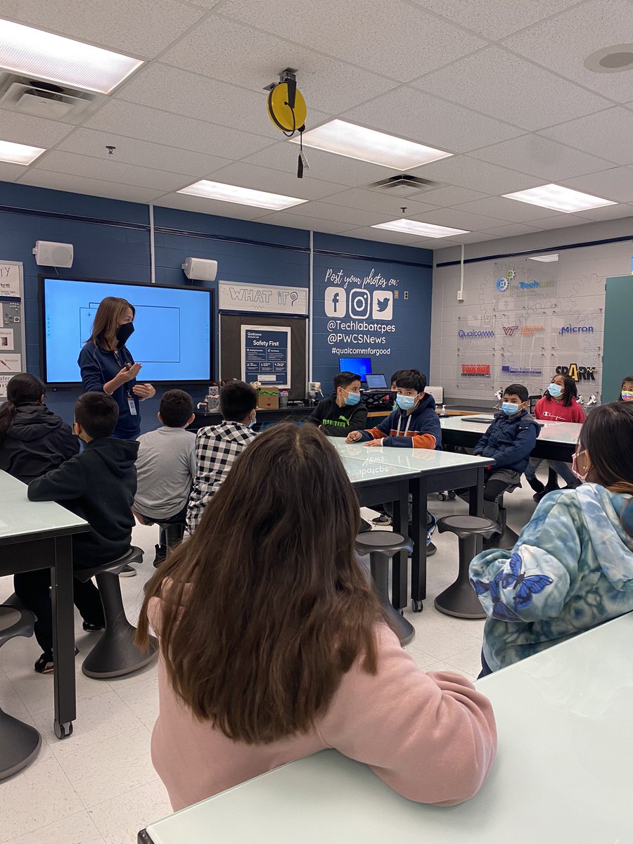 MsG5G's tweet photo. The beginning of a wonderful day here at Cedar Point's Tech Lab! @TechlabatCPES @SuperScotties https://t.co/UW40ff6mzr