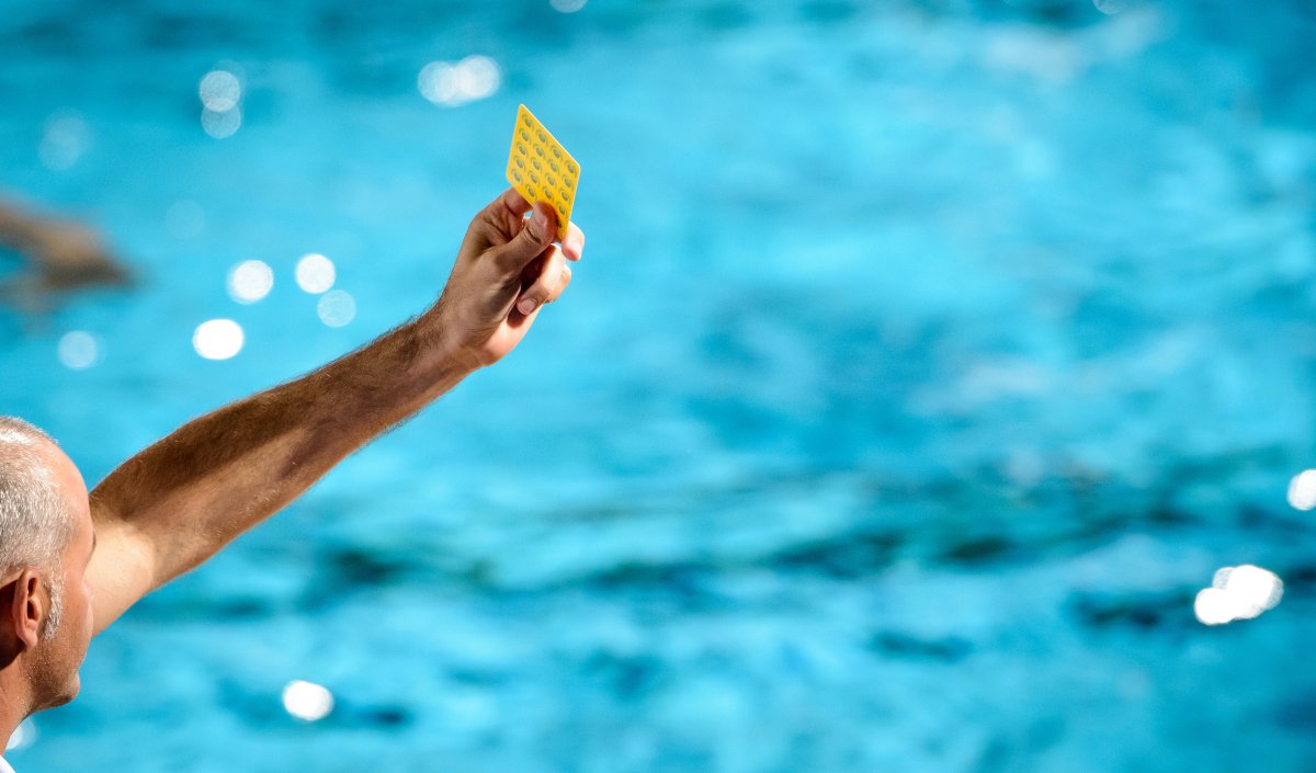 waterpoloNL's tweet photo. Hoe goed ken jij de waterpolospelregels? Beantwoord snel de spelregelvraag van de week #4 | https://t.co/3IAimpUQNB https://t.co/dQK2gdRefB https://t.co/8g1sDgmqtk