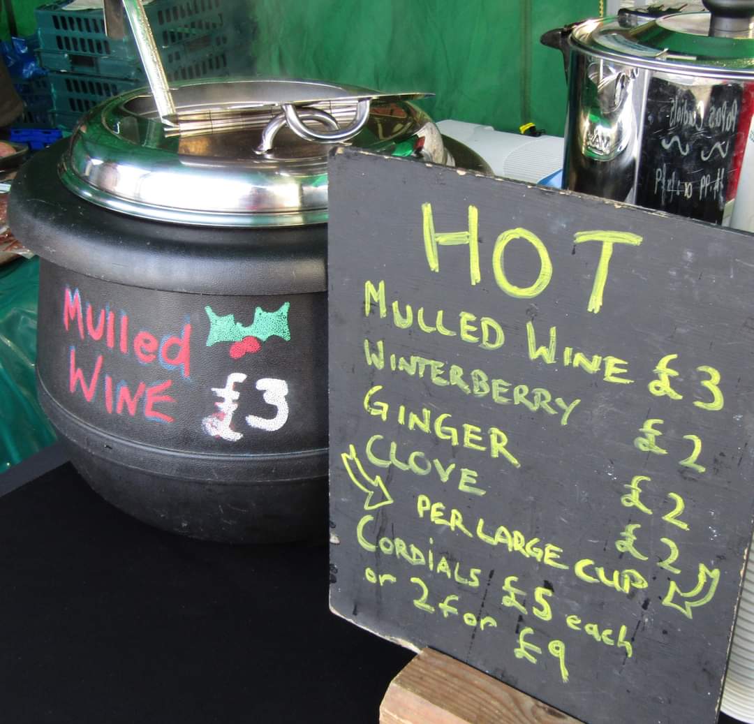 Papas Mineral Company will be selling its amazing mulled wine at the Christmas Twilight Comber Farmers' Market on Thurs 16 Dec from 4-8pm, with bottles available for your seasonal festivities.

#ComberFarmersMarket #ChristmasMarket #MulledWIne #SupportLocal #BestNILocalMarket
