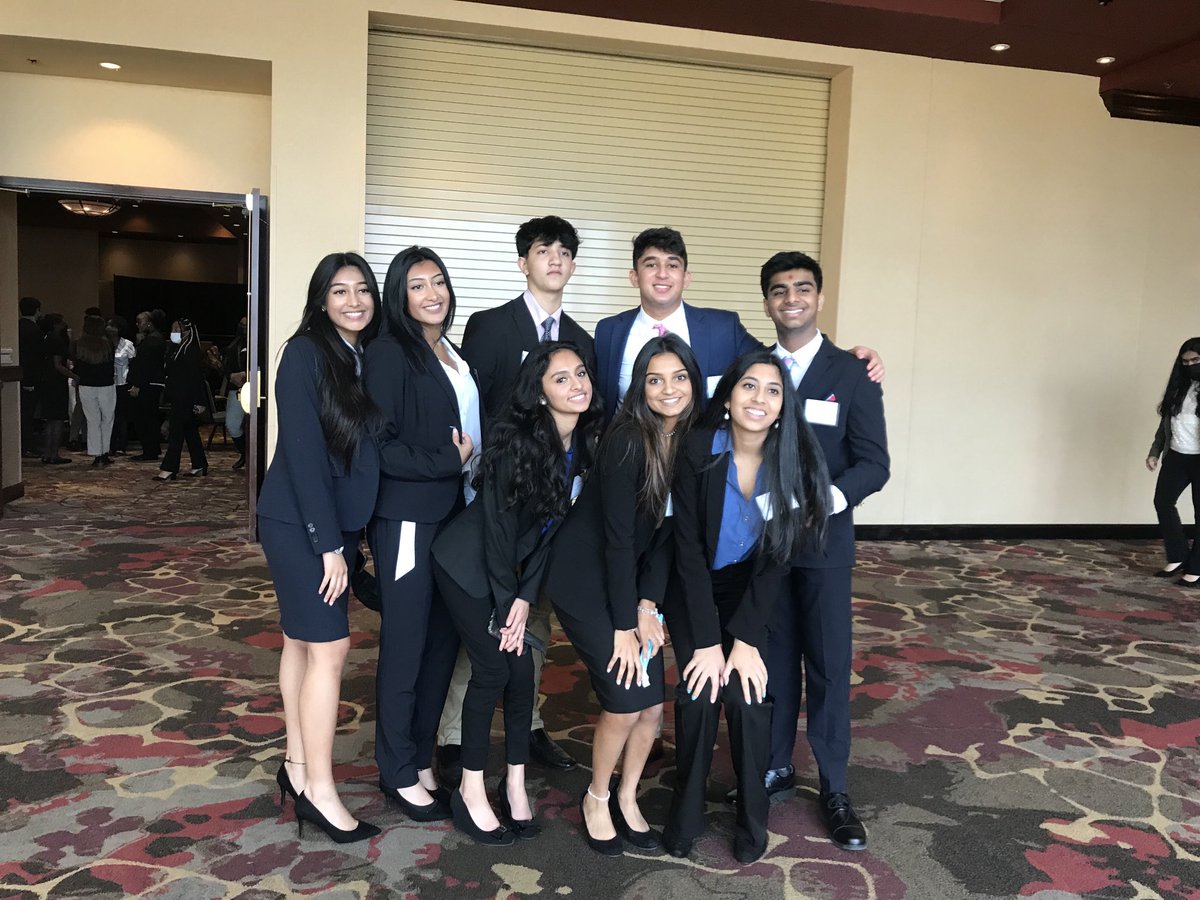 Weddington High School students enjoying the DECA Conference at the Embassy Suites in Concord! ⁦<a href="/WeddingtonDECA/">Weddington DECA</a>⁩ ⁦<a href="/WeddingtonHSNC/">Weddington High School</a>⁩ ⁦<a href="/CTEforNC/">NC Career and Technical Education</a>⁩ ⁦<a href="/NCDECA/">North Carolina DECA</a>⁩