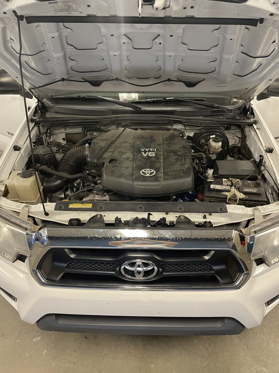 WestoverCollis1's tweet photo. Detailing event in full effect here @WestoverHS! This week the Collision Repair students are giving back to faculty and staff via complimentary detailings! #EveryDetail #Clean @cte_ccs @CumberlandCoSch @DrVernonLowery @CCSSuptConnelly https://t.co/nMxTnbGwXI