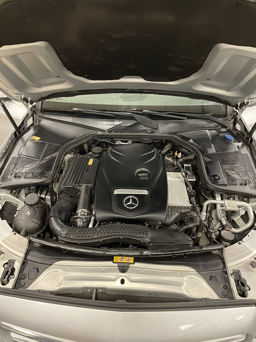 WestoverCollis1's tweet photo. Detailing event in full effect here @WestoverHS! This week the Collision Repair students are giving back to faculty and staff via complimentary detailings! #EveryDetail #Clean @cte_ccs @CumberlandCoSch @DrVernonLowery @CCSSuptConnelly https://t.co/nMxTnbGwXI