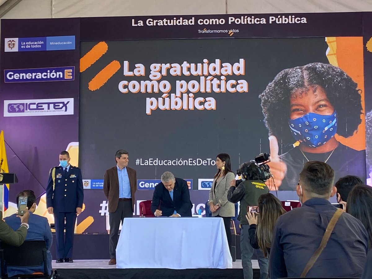 Hoy queda un legado histórico para Colombia y es la gratuidad en la educación como política pública.
<a href="/IvanDuque/">Iván Duque 🇨🇴</a> <a href="/CeDemocratico/">Centro Democrático</a>
¡Le cumplimos a los colombianos!