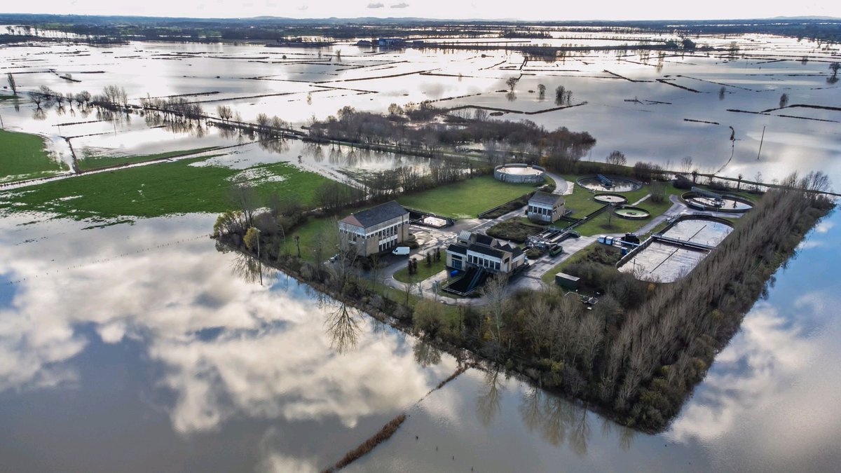 Post-apocalyptisch beeld van de <a href="/AquafinNV/">Aquafin</a> waterzuivering in Woumen (Diksmuide).