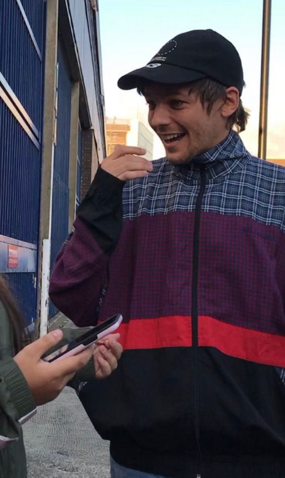 rockstarlt's tweet photo. this or that?

#Walls #LouisTomlinson https://t.co/vUq2nNYao9