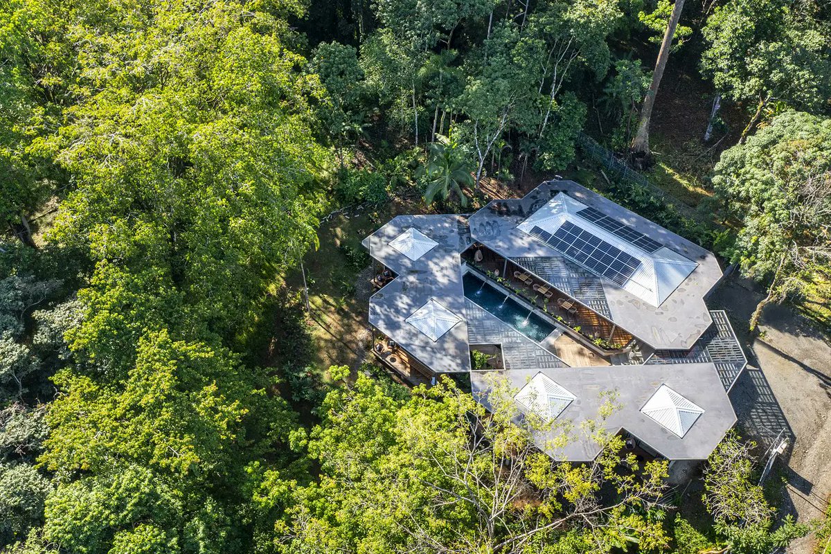 This web-like architecture that can adapt to existing trees and topography sets a new strategy for our studio in the quest of trying to adapt human habitation between the ecology of an existing location congratulations to all the team and consultants.

studiosaxe.com/projects/carib…
